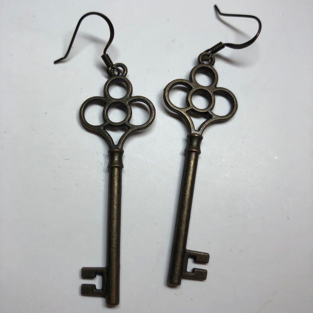 Unique and fun skeleton key earrings